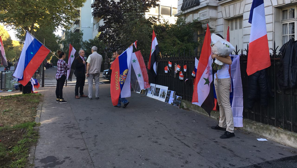 Une manifestation à Paris pour soutenir les actions russes en Syrie - Sputnik Afrique