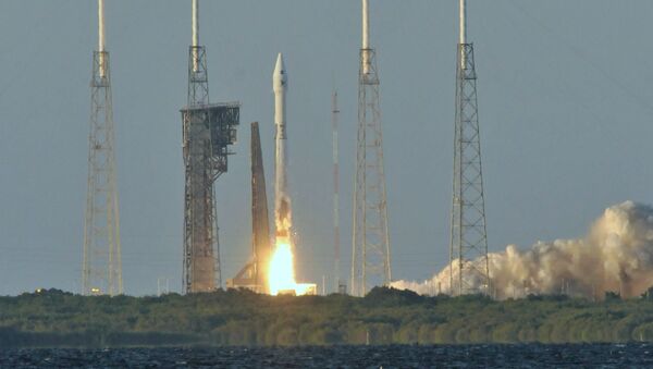 The United Launch Alliance Atlas V rocket carrying NASA's Origins, Spectral Interpretation, Resource Identification, Security-Regolith Explorer (OSIRIS-REx) spacecraft lifts off on from Space Launch Complex 41 on September 8, 2016 at Cape Canaveral Air Force Station in Florida. - Sputnik Afrique
