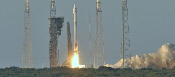 The United Launch Alliance Atlas V rocket carrying NASA's Origins, Spectral Interpretation, Resource Identification, Security-Regolith Explorer (OSIRIS-REx) spacecraft lifts off on from Space Launch Complex 41 on September 8, 2016 at Cape Canaveral Air Force Station in Florida. - Sputnik Afrique