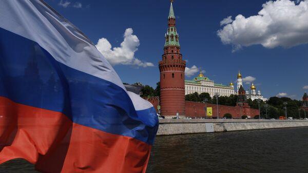 Le Kremlin de Moscou et le drapeau russe - Sputnik Afrique