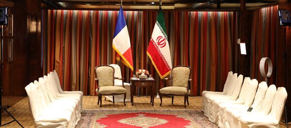 A picture of the seating area is taken before a meeting between French President Emmanuel Macron and his Iranian counterpart Hassan Rouhani at a hotel in New York on September 18, 2017, as world leaders gathered in the United States for the UN General Assembly. - Sputnik Afrique