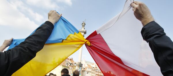 Drapeaux ukrainien et polonais - Sputnik Afrique