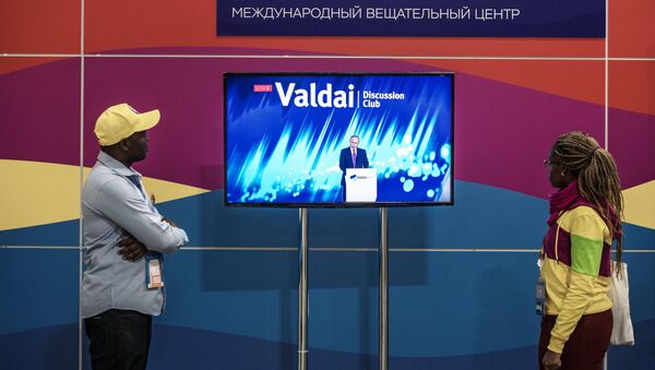 Трансляция выступления В. Путина на заседании клуба Валдай - Sputnik Afrique