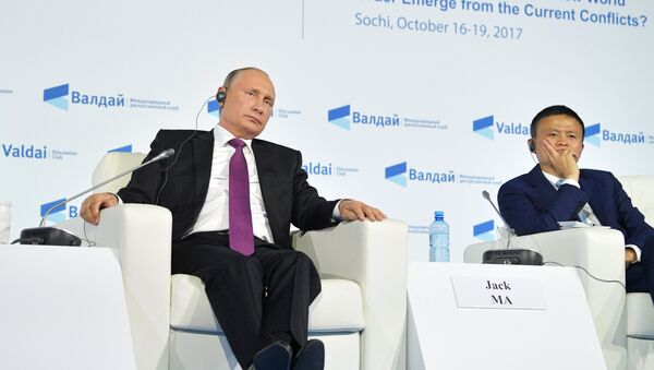 Президент РФ В. Путин принимает участие в итоговой сессии Международного дискуссионного клуба Валдай - Sputnik Afrique