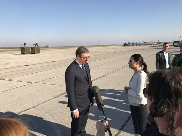 La journaliste de Sputnik Masha Radovic et le Président serbe Aleksandar Vučić  - Sputnik Afrique