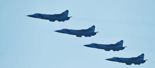 Истребители-перехватчики МиГ-31 во время воздушного парада на авиационном фестивале Форсаж-2017, посвященном 105-летию создания Военно-воздушных сил России. - Sputnik Afrique