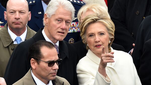 Hillary Clinton et Bill Clinton - Sputnik Afrique