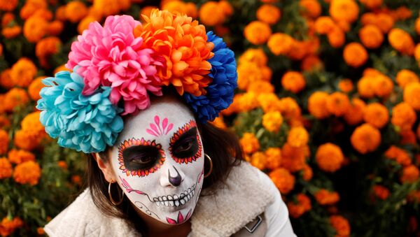 Le défilé Catrina la veille du Jour des morts à Mexico - Sputnik Afrique