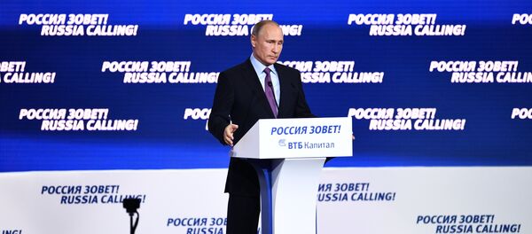 Президент РФ В. Путин принял участие в пленарной сессии форума ВТБ Капитал Россия зовет! - Sputnik Afrique