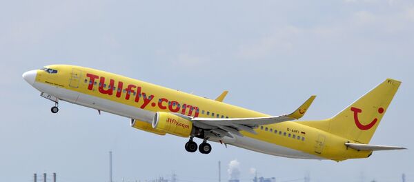 Une hôtesse de l’air remplace un pilote lors d’un vol - Sputnik Afrique