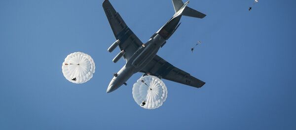 Десантирование из самолета Ил-76МД во время совместных российско-египетских тактических учений Защитники дружбы-2017 - Sputnik Afrique