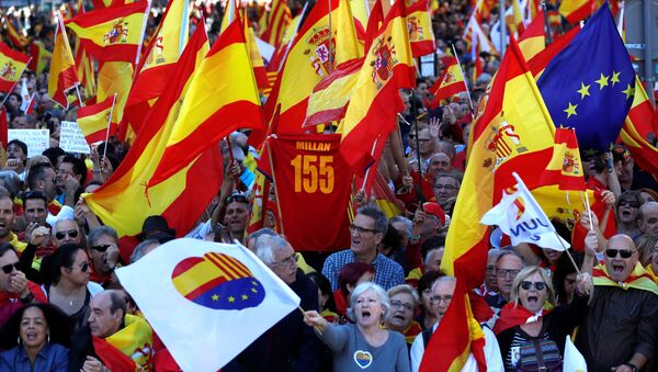 Pro-unity supporters take part in a demonstration in central Barcelona, Spain, October 29, 2017. - Sputnik Afrique