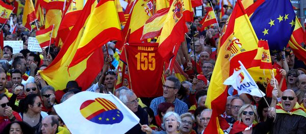 Une manifestation en faveur de l'unité avec l'Espagne à Barcelone Une manifestation en faveur de l'unité avec l'Espagne à Barcelone - Sputnik Afrique
