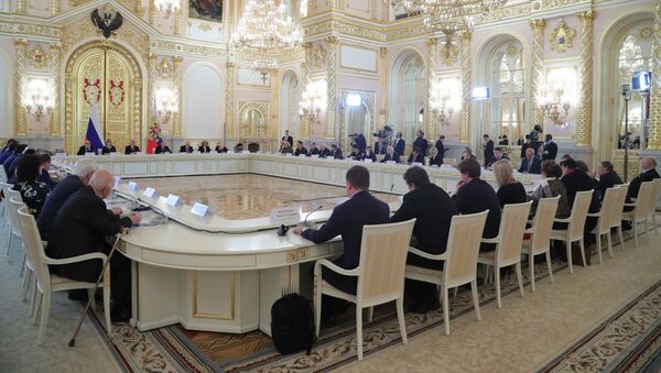 Президент РФ В. Путин провел встречу с членами Совета по развитию гражданского общества и правам человека - Sputnik Afrique