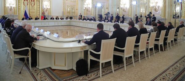 Президент РФ В. Путин провел встречу с членами Совета по развитию гражданского общества и правам человека - Sputnik Afrique