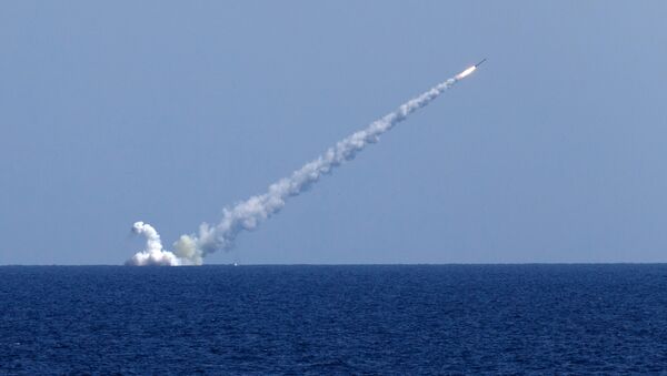 Le sous-marin Veliki Novgorod frappe Daech en Syrie aux missiles Kalibr (archive photo) - Sputnik Afrique