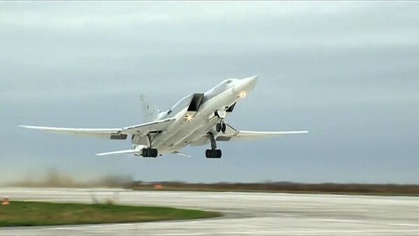 Des bombardiers russes Tu-22M3 frappent des sites des terroristes en Syrie - Sputnik Afrique
