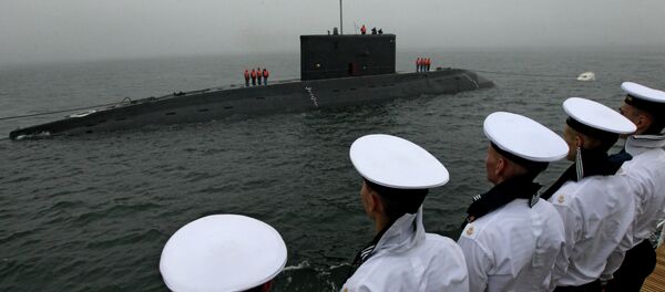 Дизельная подводная лодка класса Варшавянка во время репетиции военно-морского парада во Владивостоке. - Sputnik Afrique