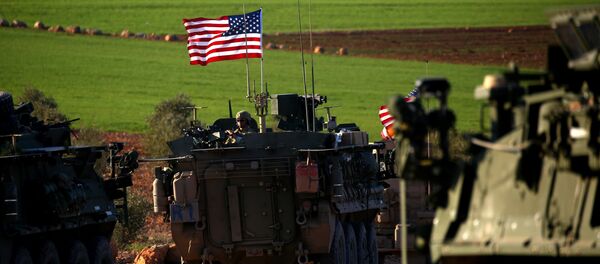 A convoy of US forces armoured vehicles drives near the village of Yalanli, on the western outskirts of the northern Syrian city of Manbij, on March 5, 2017. - Sputnik Afrique