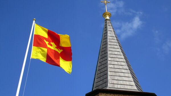 Le drapeau de l'église de Suède et le clocher de l'église de Smögen - Sputnik Afrique