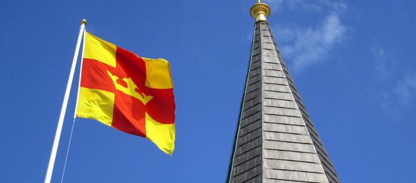 Le drapeau de l'église de Suède et le clocher de l'église de Smögen - Sputnik Afrique