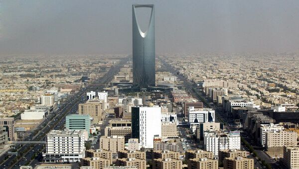 Saudi Arabian capital Riyadh with the 'Kingdom Tower' - Sputnik Afrique