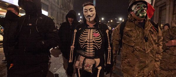 Anti-capitalist demonstrators march along Whitehall during the 'Million Masks March', organised by the group Anonymous, in London on November 5, 2017. - Sputnik Afrique