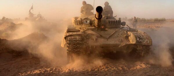 Танки сирийской армии на позициях в районе Дейр-эз-Зора - Sputnik Afrique