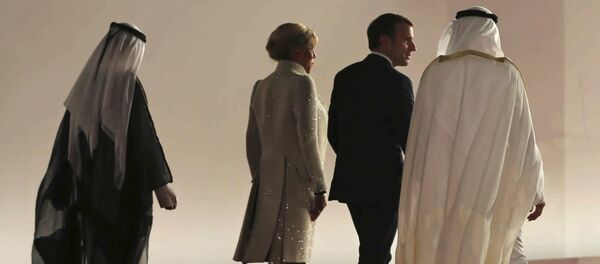 French President Emmanuel Macron, with his wife, Brigitte, walk with Abu Dhabi Crown Prince Mohammed bin Zayed al-Nahayan, right, and Dubai's ruler Sheikh Mohammed bin Rashid Al Maktoum, at the official opening of Louvre Abu Dhabi museum, Wednesday, Nov. 8, 2017, in Abu Dhabi, United Arab Emirates. French President Emmanuel Macron, with his wife, Brigitte, walk with Abu Dhabi Crown Prince Mohammed bin Zayed al-Nahayan, right, and Dubai's ruler Sheikh Mohammed bin Rashid Al Maktoum, at the official opening of Louvre Abu Dhabi museum, Wednesday, Nov. 8, 2017, in Abu Dhabi, United Arab Emirates. - Sputnik Afrique