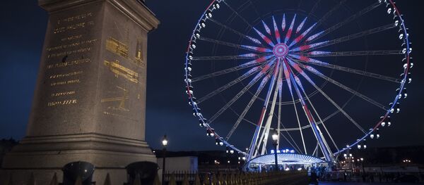 A picture taken on January 8, 2017 in Paris shows the Ferris wheel and the obelisk at the place de la Concorde. A picture taken on January 8, 2017 in Paris shows the Ferris wheel and the obelisk at the place de la Concorde. - Sputnik Afrique