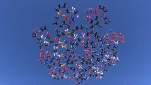 Record du saut groupé en parachute battus par 217 participants! - Sputnik Afrique