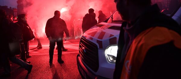 Демонстрация в Париже против политики Макрона - Sputnik Afrique