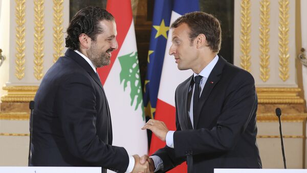 FILE - In this Sept. 1 2017 file photo, French President Emmanuel Macron, right, shakes hands with Lebanese Prime Minister Saad Hariri during a joint press conference at the Elysee Palace in Paris. - Sputnik Afrique