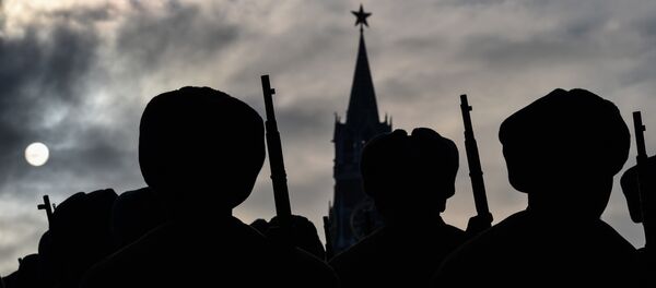 Soldados rusos en la Plaza Roja en Moscú - Sputnik Afrique