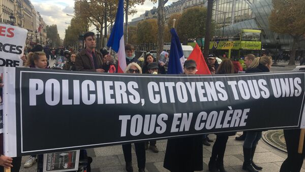 Une manifestation de soutien aux forces de l’ordre à Paris - Sputnik Afrique