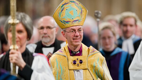 The Archbishop of Canterbury, Justin Welby (C) walks in procession after being Enthroned in Canterbury Cathedral in Canterbury on March 21, 2013. - Sputnik Afrique