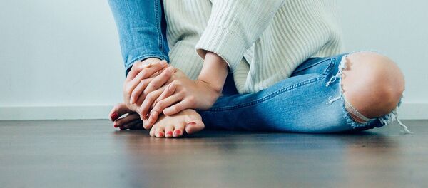 Una chica en tejanos - Sputnik Afrique