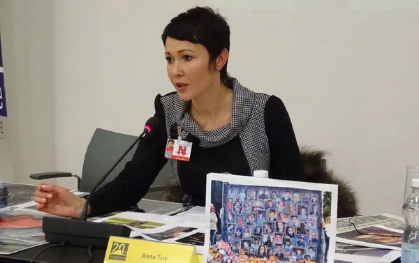 Anna Tuv témoigne au nom des enfants péris dans le cours du conflit ukrainien Anna Tuv témoigne au nom des enfants péris dans le cours du conflit ukrainien - Sputnik Afrique