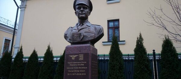 Le monument à Marcel Albert, pilote du régiment Normandie-Niemen, inauguré à Moscou Le monument à Marcel Albert, pilote du régiment Normandie-Niemen, inauguré à Moscou - Sputnik Afrique