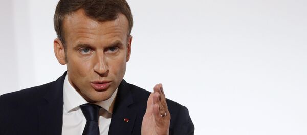 French President Emmanuel Macron gestures as he delivers a speech on security to representatives of French national police, Gendarmes and Sentinelle security plan soldiers at the Elysee Palace in Paris, on October 18, 2017. - Sputnik Afrique