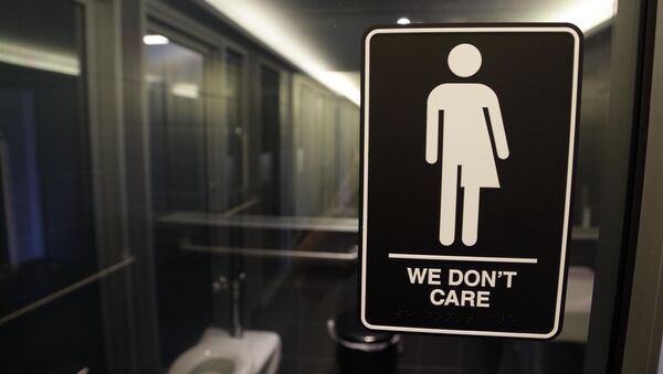 This Thursday, May 12, 2016, file photo, shows signage outside a restroom at 21c Museum Hotel in Durham, N.C. North Carolina is in a legal battle over a state law that requires transgender people to use the public restroom matching the sex on their birth certificate. - Sputnik Afrique