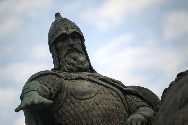 Le monument au prince Iouri Dolgorouki à Moscou Le monument au prince Iouri Dolgorouki à Moscou - Sputnik Afrique