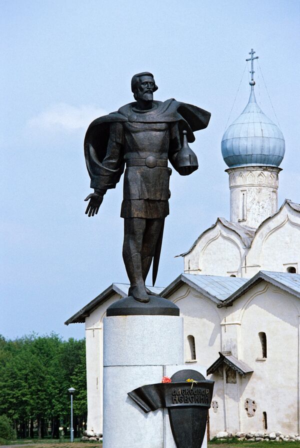 Monument au prince Alexandre Nevski à Novgorod Monument au prince Alexandre Nevski à Novgorod - Sputnik Afrique