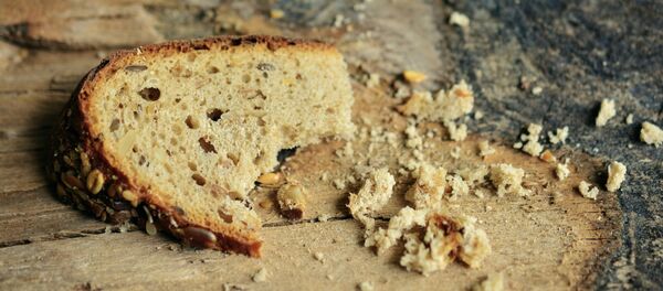 Un trozo de pan (imagen referencial) - Sputnik Afrique