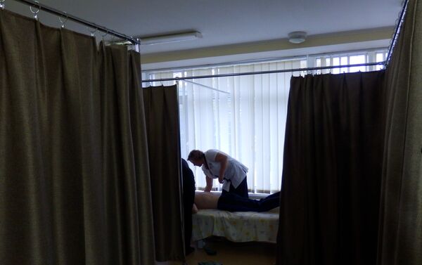 Une séance de massage dans le Centre de sport Évolution - Sputnik Afrique