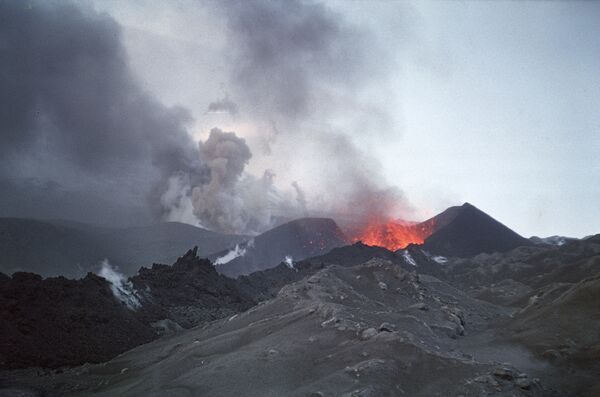 Le volcan Klioutchevskoï, au Kamtchatka Le volcan Klioutchevskoï, au Kamtchatka - Sputnik Afrique