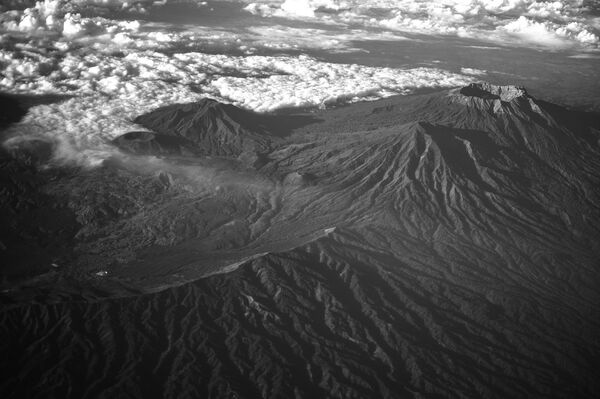 Le volcan Raung, en Indonésie Le volcan Raung, en Indonésie - Sputnik Afrique
