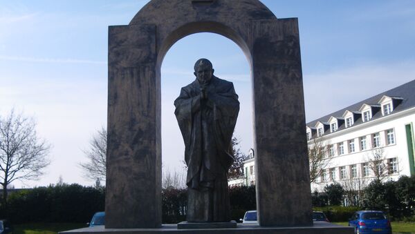 La statue de Jean Paul ll a Ploermel - Sputnik Afrique