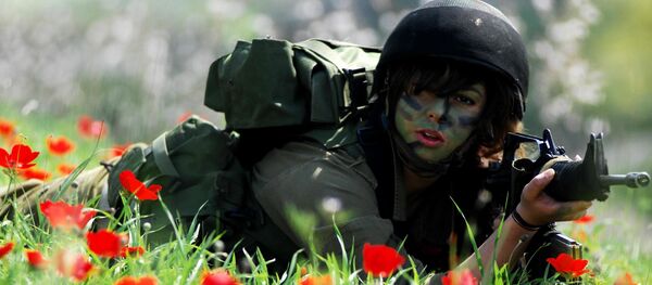 Female and male combat soldiers of the Home Front Command's Search and Rescue Unit receive combat training. - Sputnik Afrique