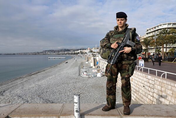 Merylee, militaire de 26 ans, à Nice Merylee, militaire de 26 ans, à Nice - Sputnik Afrique
